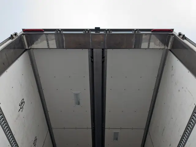 いすゞ ギガ 2PG-CYJ77C(8x4)の写真11