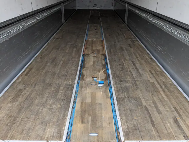 いすゞ ギガ 2PG-CYJ77C(8x4)の写真12