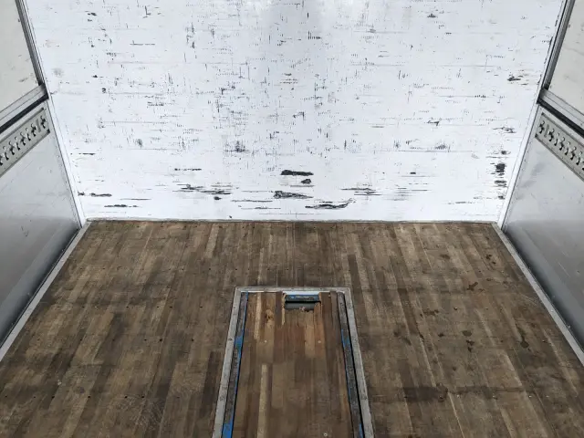 いすゞ ギガ 2PG-CYJ77C(8x4)の写真15