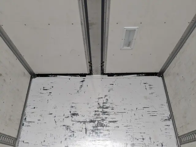 いすゞ ギガ 2PG-CYJ77C(8x4)の写真16