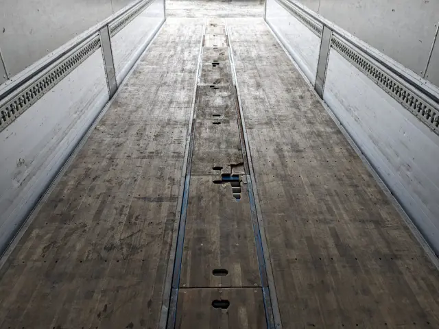 いすゞ ギガ 2PG-CYJ77C(8x4)の写真18