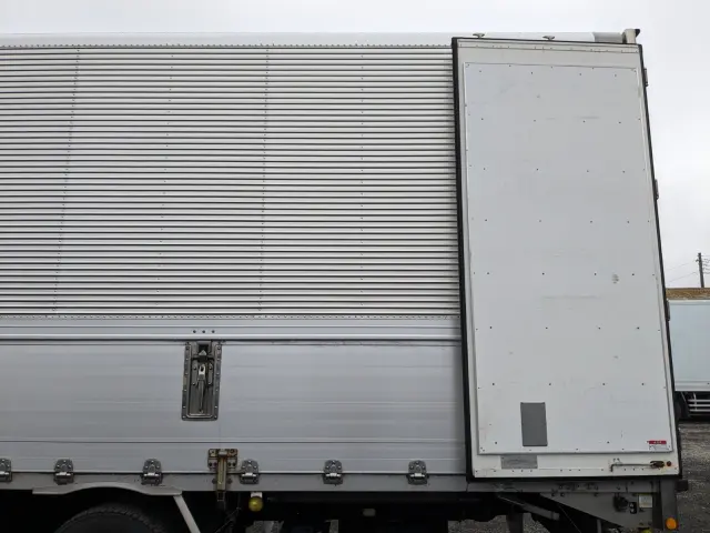 いすゞ ギガ 2PG-CYJ77C(8x4)の写真21