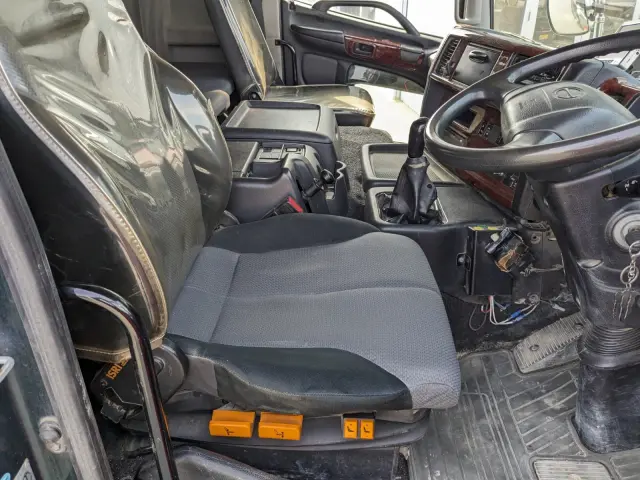 日野 プロフィア QKG-FS1EKAA(6x4)の写真40