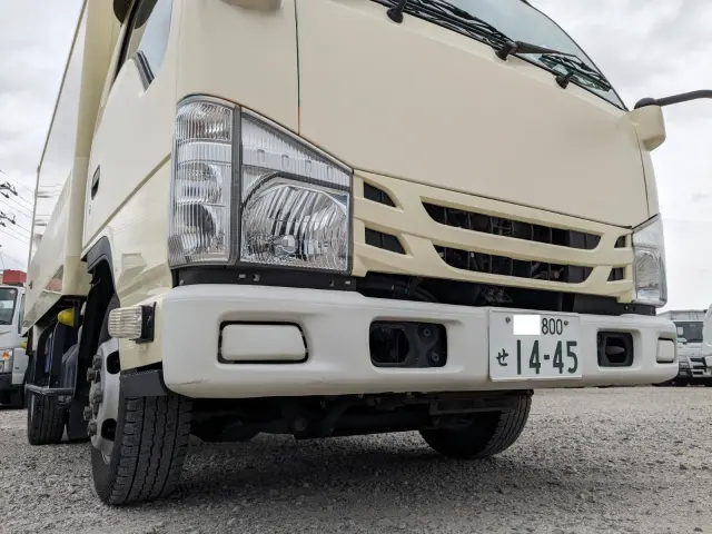 いすゞ エルフ TRG-NHR85AN(2WD)の写真4