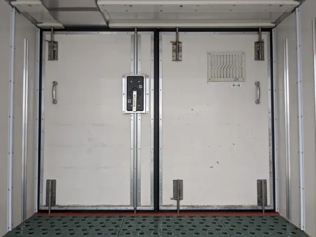 いすゞ エルフ TRG-NHR85AN(2WD)の写真17