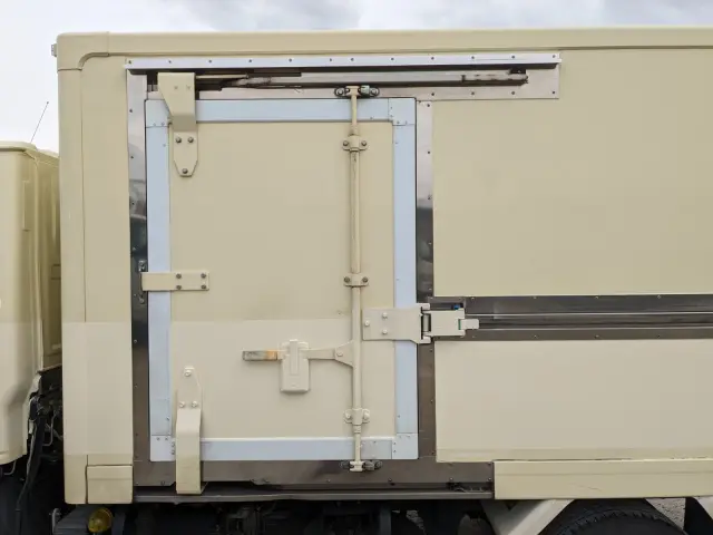 いすゞ エルフ TRG-NHR85AN(2WD)の写真27