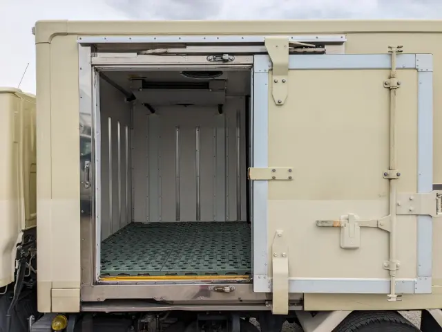 いすゞ エルフ TRG-NHR85AN(2WD)の写真28