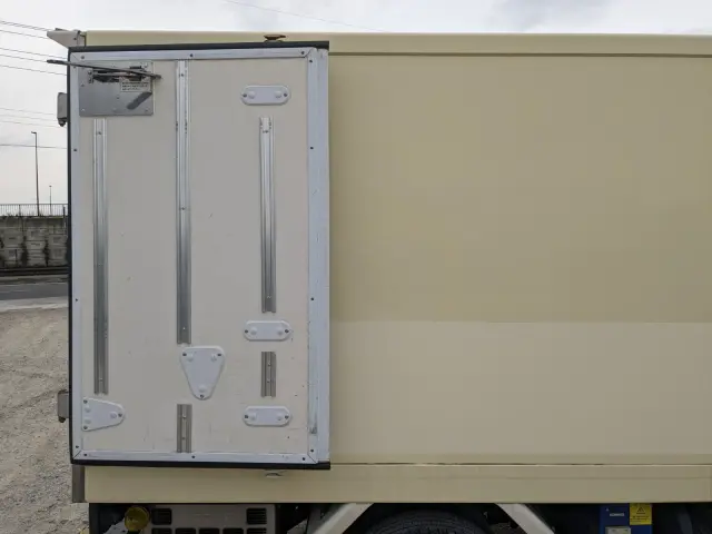 いすゞ エルフ TRG-NHR85AN(2WD)の写真30