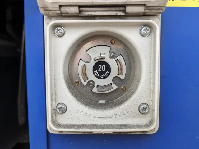 いすゞ エルフ TRG-NHR85AN(2WD)の写真35