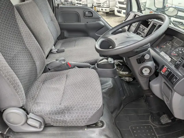 いすゞ エルフ TRG-NHR85AN(2WD)の写真36