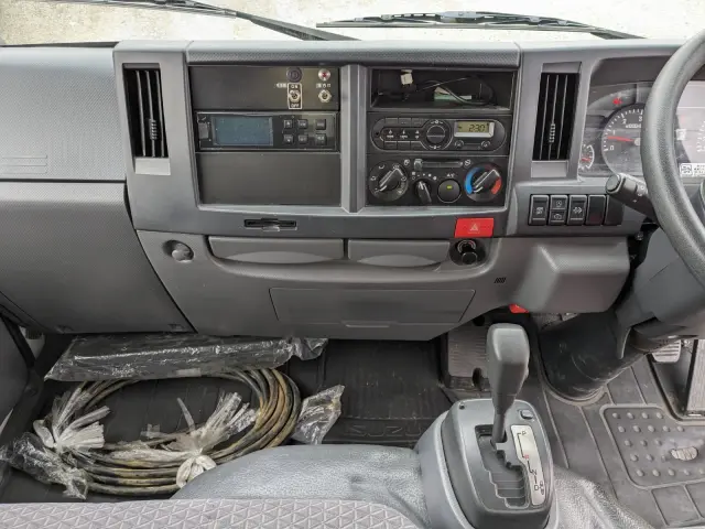 いすゞ エルフ TRG-NHR85AN(2WD)の写真39