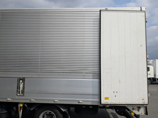 三菱 ファイター 2KG-FK64F(2WD)の写真9