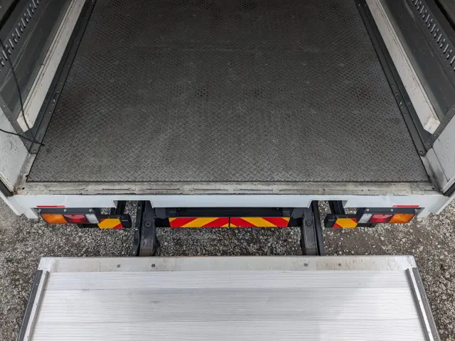 三菱 ファイター 2KG-FK62F(2WD)の写真11