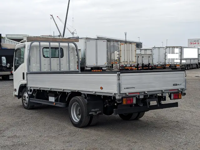 いすゞ エルフ 2RG-NLR88AR(2WD)の写真3