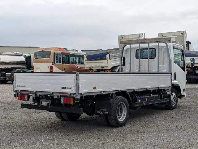 いすゞ エルフ 2RG-NLR88AR(2WD)の写真4