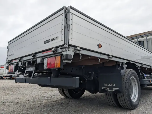 いすゞ エルフ 2RG-NLR88AR(2WD)の写真6