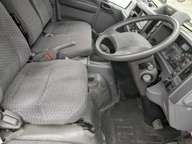 いすゞ エルフ 2RG-NLR88AR(2WD)の写真28