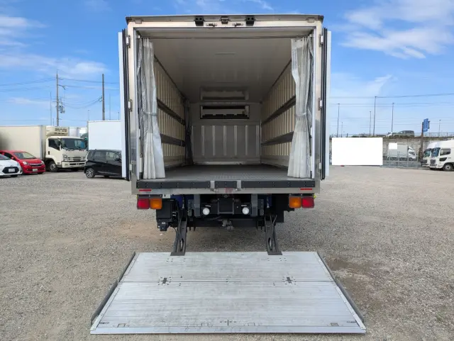 いすゞ フォワード 2PG-FRR90T2(2WD)の写真8