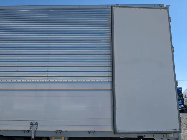 日野 プロフィア 2DG-FR1AHC(6x2)の写真19