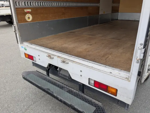 三菱 キャンター TPG-FEA50(2WD)の写真18