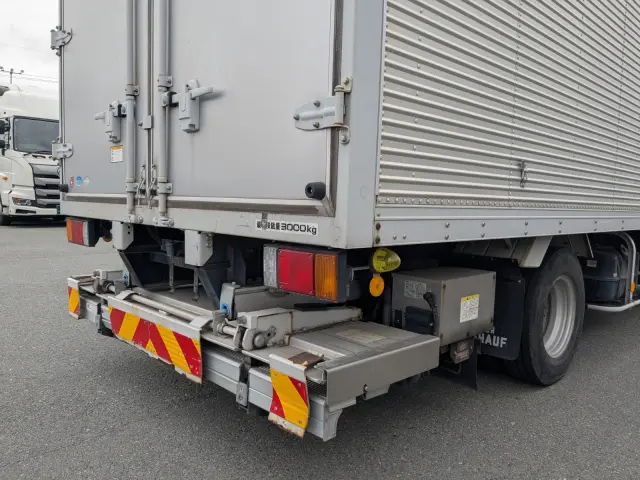 いすゞ エルフ TPG-NPR85AN(2WD)の写真6