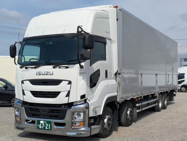 いすゞ ギガ 2PG-CYJ77C(8x4)の写真1