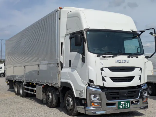 いすゞ ギガ 2PG-CYJ77C(8x4)の写真2