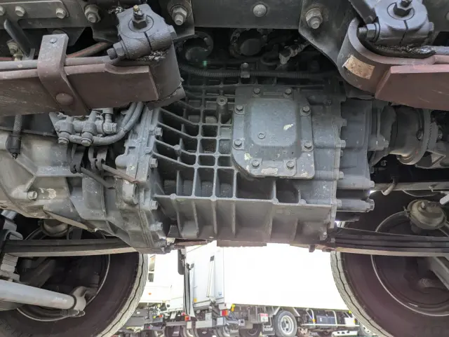 いすゞ ギガ 2PG-CYJ77C(8x4)の写真24