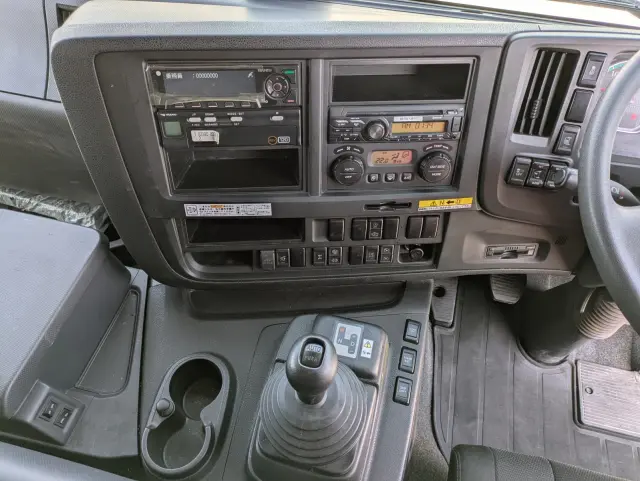 いすゞ ギガ 2PG-CYJ77C(8x4)の写真26
