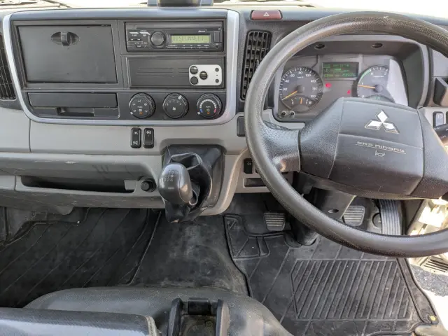 三菱 キャンター 2RG-FBA60(2WD)の写真28