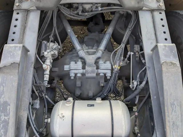 日野 プロフィア QPG-SH1EDDG(2WD)の写真9