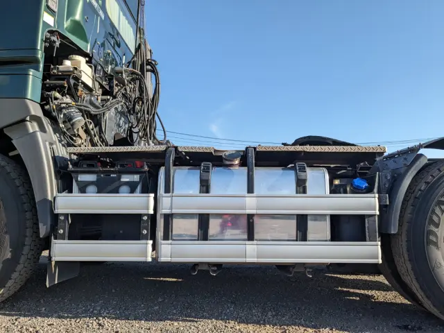 日野 プロフィア QPG-SH1EDDG(2WD)の写真15
