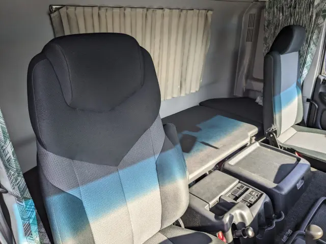 日野 プロフィア QPG-SH1EDDG(2WD)の写真30