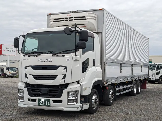 いすゞ ギガ QKG-CYJ77B(8x4)の写真1