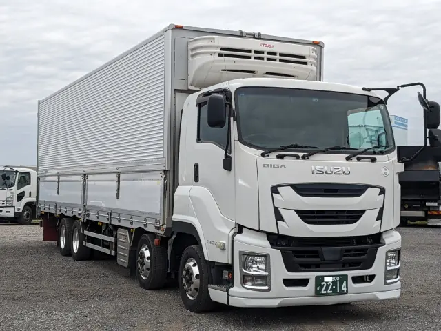 いすゞ ギガ QKG-CYJ77B(8x4)の写真2