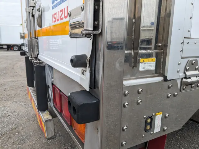 いすゞ ギガ QKG-CYJ77B(8x4)の写真7