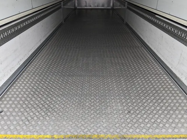 いすゞ ギガ QKG-CYJ77B(8x4)の写真12