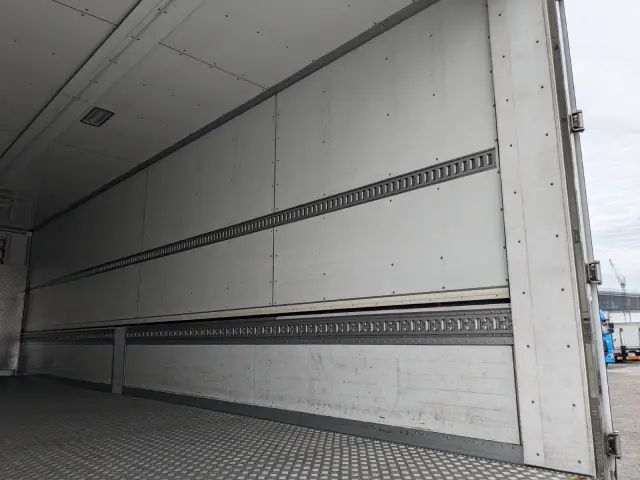 いすゞ ギガ QKG-CYJ77B(8x4)の写真19