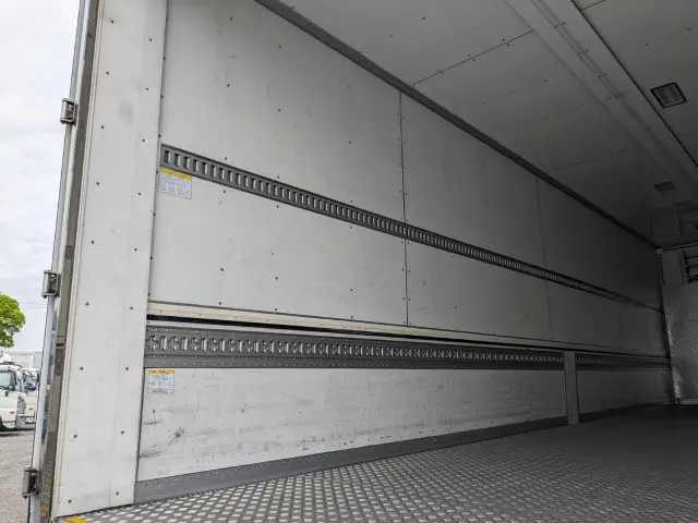 いすゞ ギガ QKG-CYJ77B(8x4)の写真20