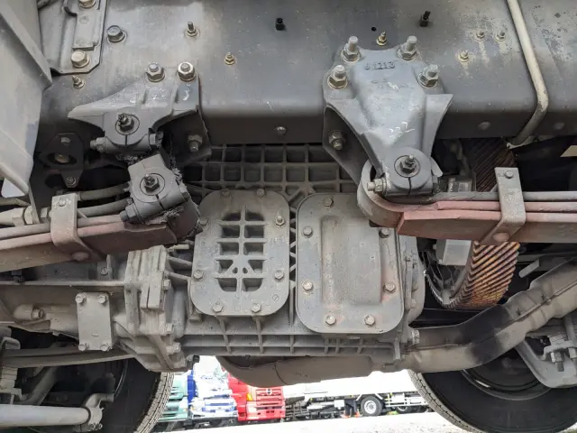 いすゞ ギガ QKG-CYJ77B(8x4)の写真29