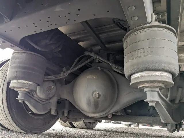 いすゞ ギガ QKG-CYJ77B(8x4)の写真34