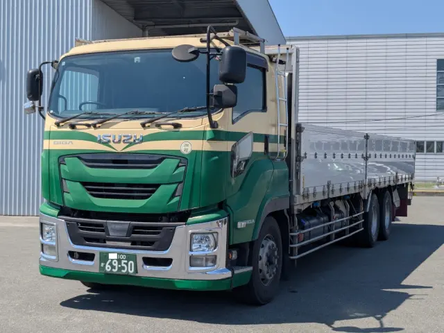 いすゞ ギガ QKG-CYL77B(6x2)の写真1