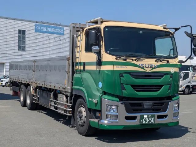 いすゞ ギガ QKG-CYL77B(6x2)の写真2