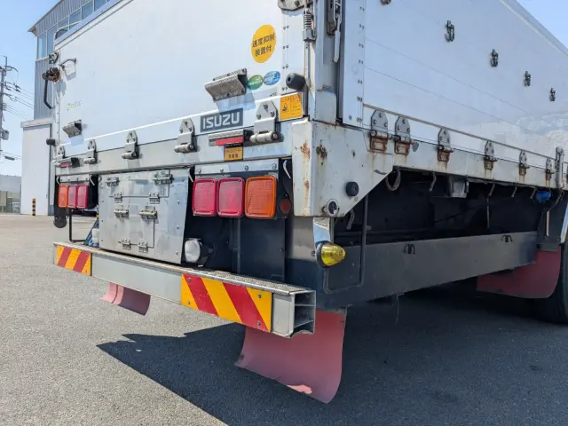 いすゞ ギガ QKG-CYL77B(6x2)の写真6