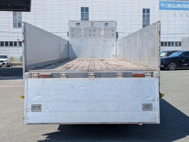 いすゞ ギガ QKG-CYL77B(6x2)の写真8