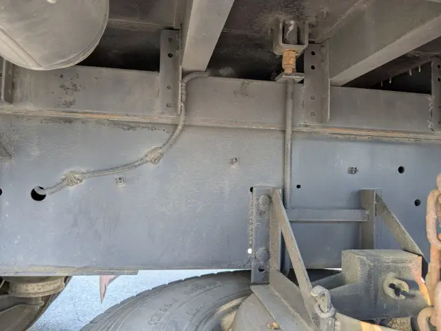 いすゞ ギガ QKG-CYL77B(6x2)の写真9
