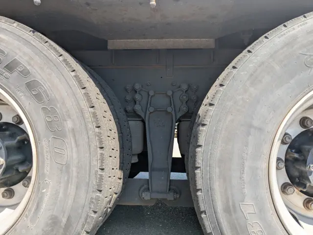 いすゞ ギガ QKG-CYL77B(6x2)の写真10