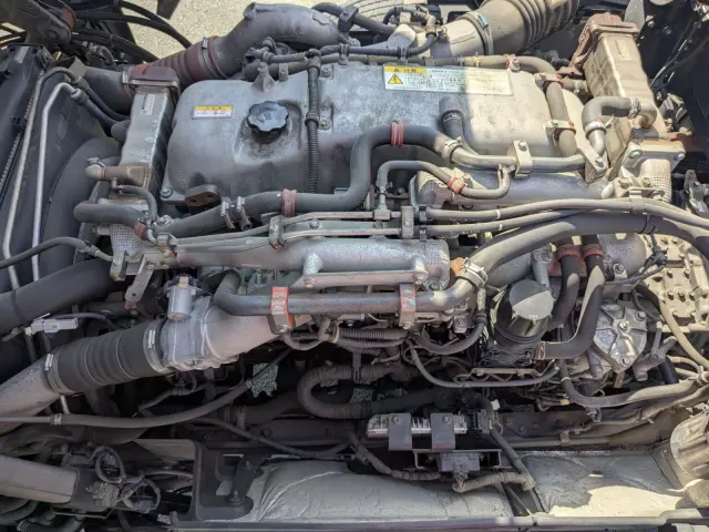 いすゞ ギガ QKG-CYL77B(6x2)の写真32
