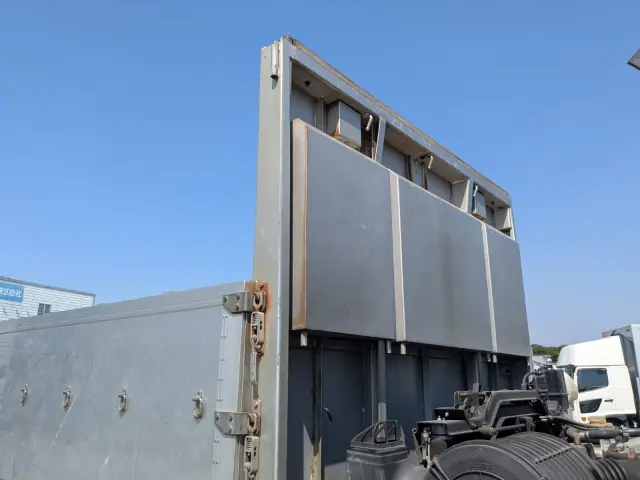 いすゞ ギガ QKG-CYL77B(6x2)の写真37