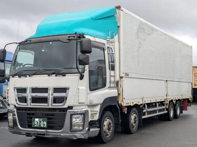 いすゞ ギガ QKG-CYJ77A(8x4)の写真1